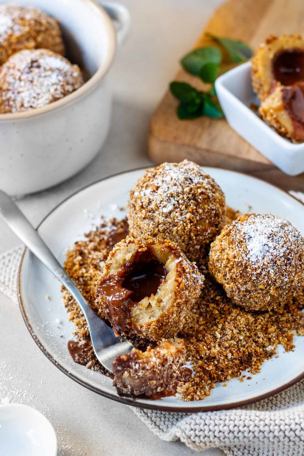 Topfen-Nougat Knödel mit Nussbrösel - Healthy Dreams