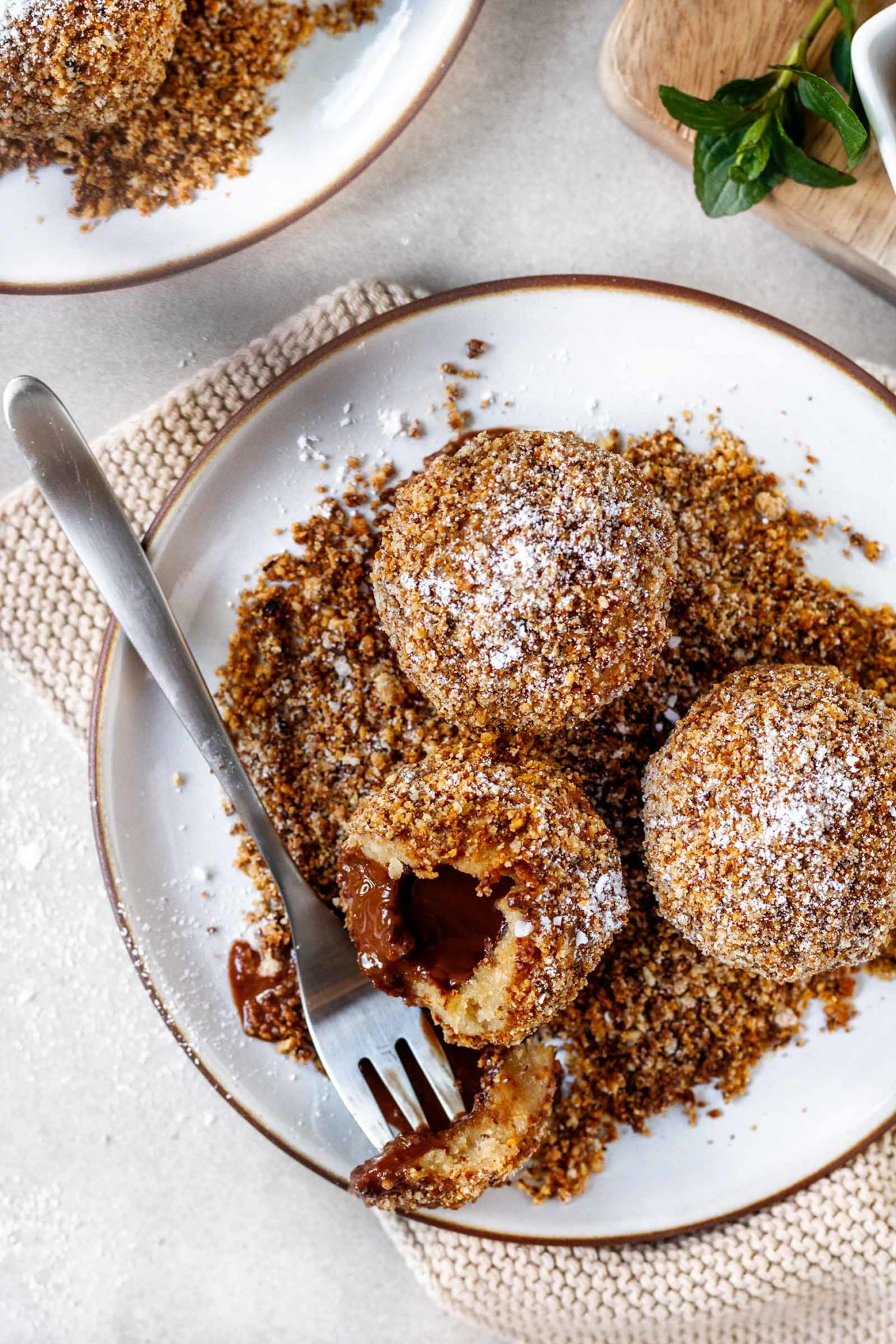 Topfen-Nougat Knödel mit Nussbrösel - Healthy Dreams