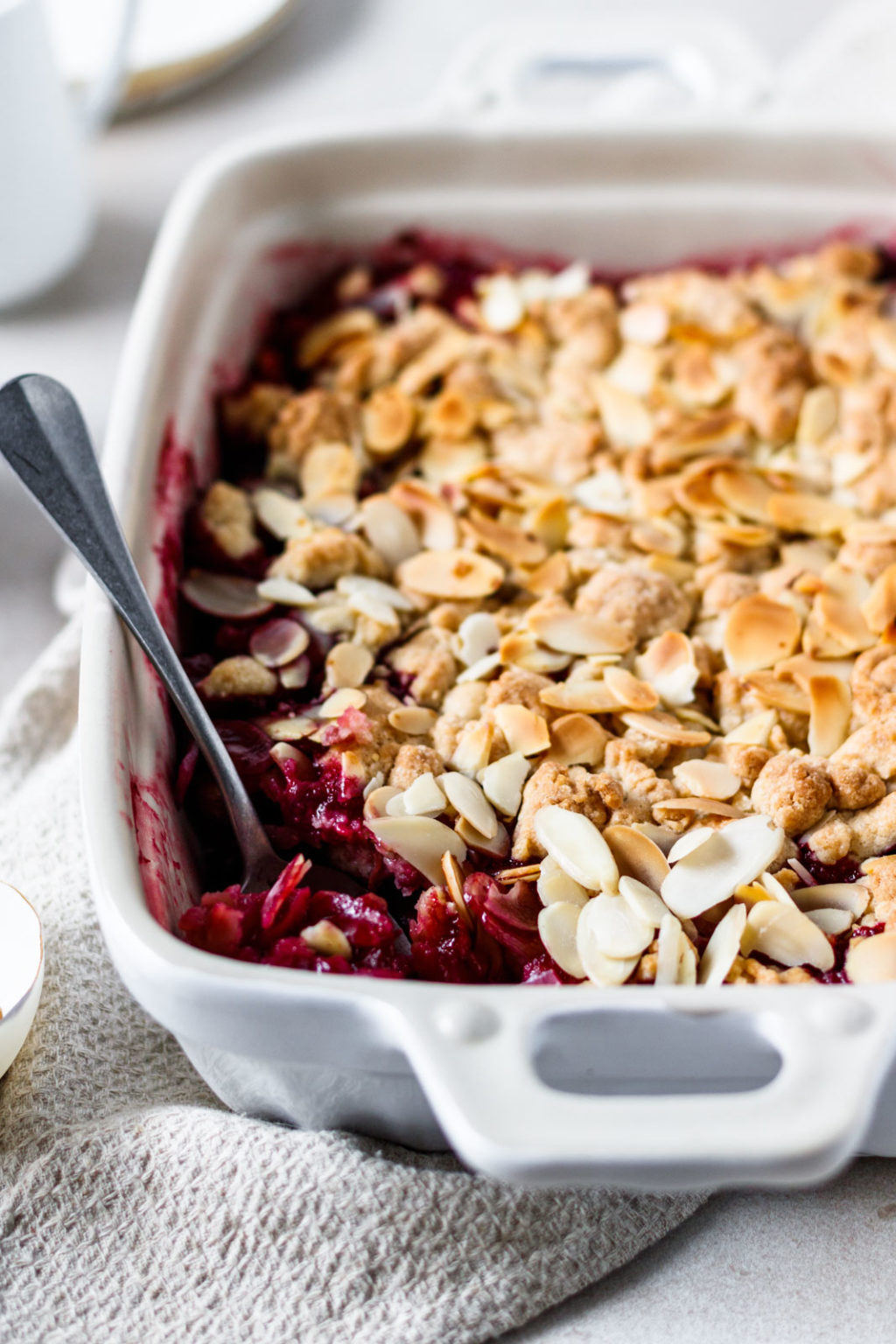 Der weltbeste Erdbeer-Crumble mit Vanilleeis - Healthy Dreams