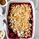 Erdbeer-Crumble mit Vanille-Knusper-Streusel, einfaches Dessert, einfaches Sommerrezept, sommerlicher Nachtisch, schnelles Dessertrezept, Dessert Erdbeeren, Vickys Healthy Dreams